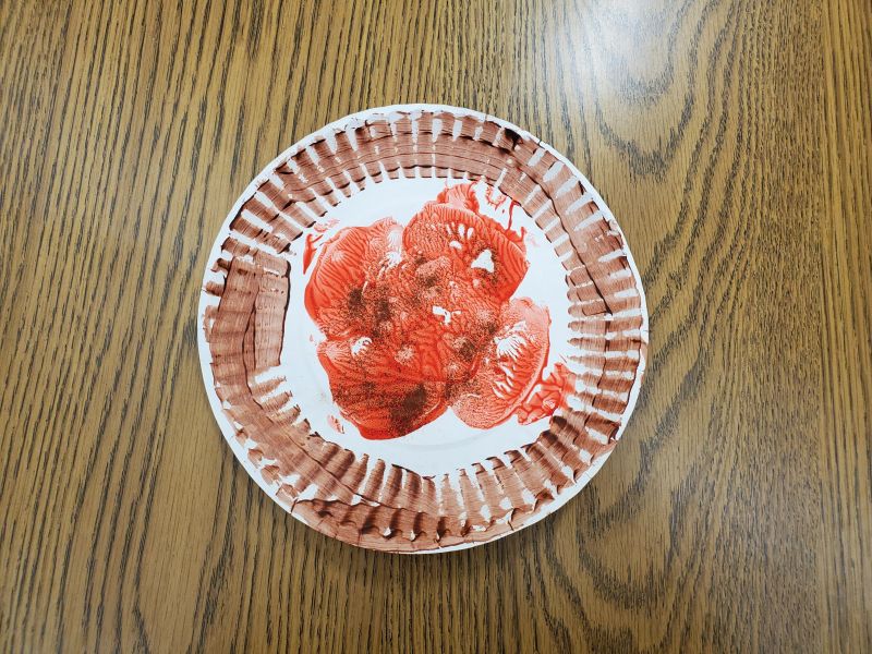 paper plate craft - brown paint around the edge to look like crust, red paint in middle for apples, sprinkled with cinnamon