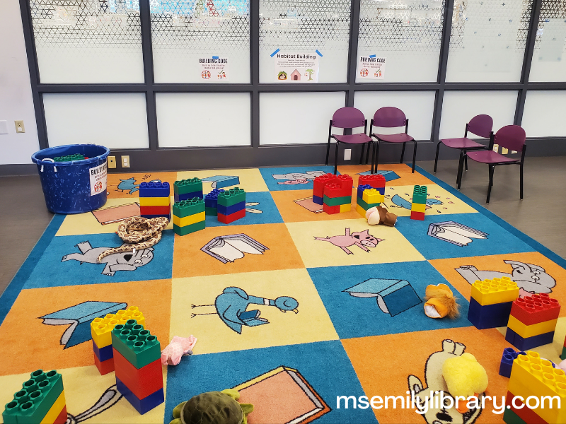 big blocks habitat station showing big legos on a rug with realistic animal puppets