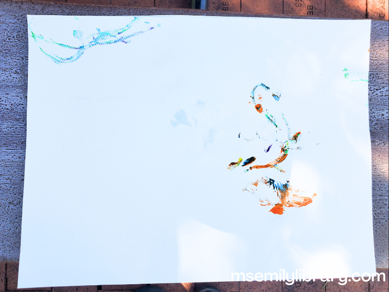 worm painting example, showing the ringed texture the worms make in paint